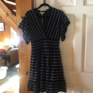 Navy blue w white stripes Max Studio dress. Size M. NWT.